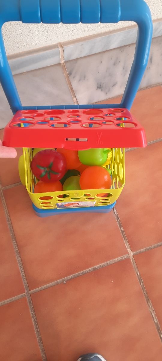 Carrito frutas niño