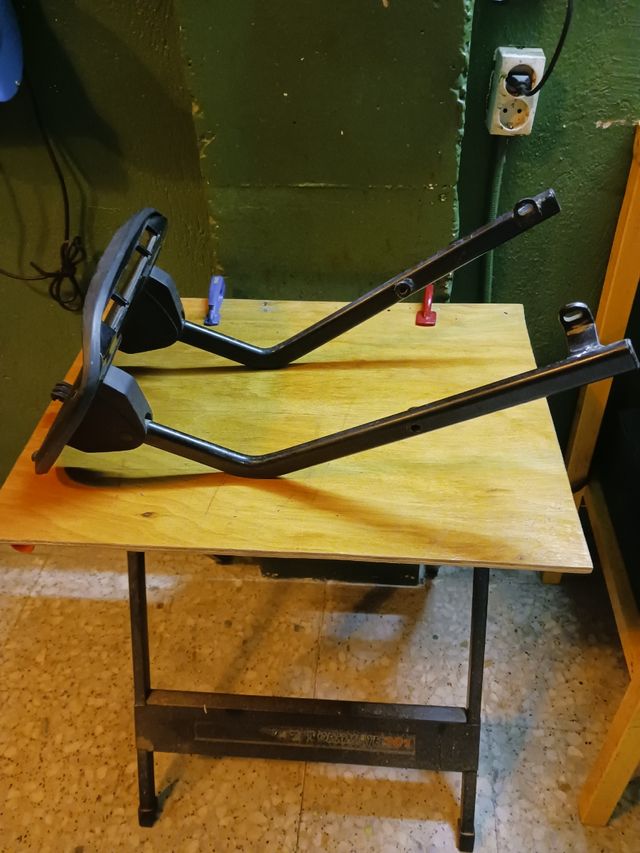 Portabultos y base para top-case.