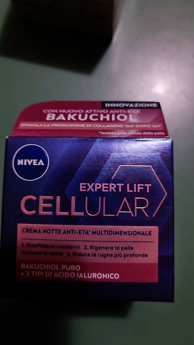 Creme antietà Nivea e spray ritocco nero