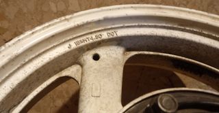 Yamaha FZR 1000 llanta tras  Se manda por 15 €