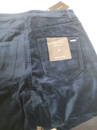 Pantalón terciopelo MassimoDutti