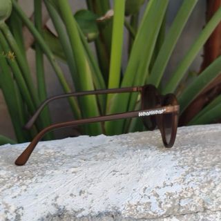 Gafas de sol redondas marrones con cristal marrón