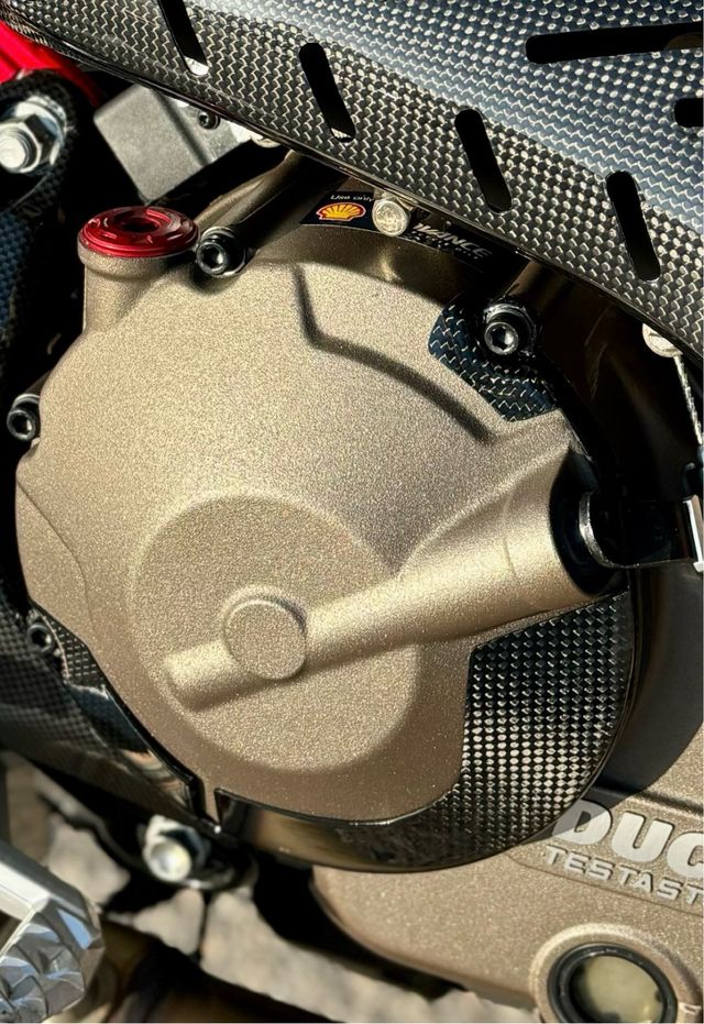 Protector motor carbono