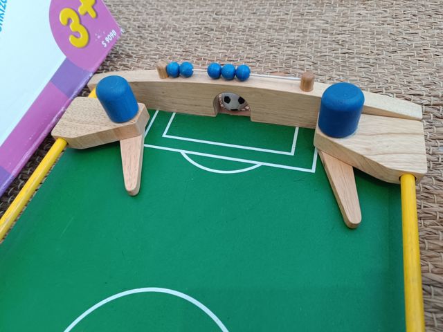Juego futbolín madera marca Voila 