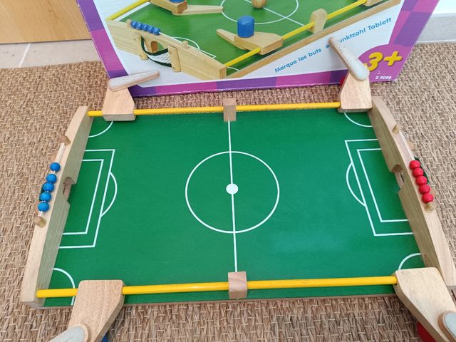 Juego futbolín madera marca Voila 