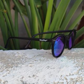 Gafas de sol redondas negras con cristal verde