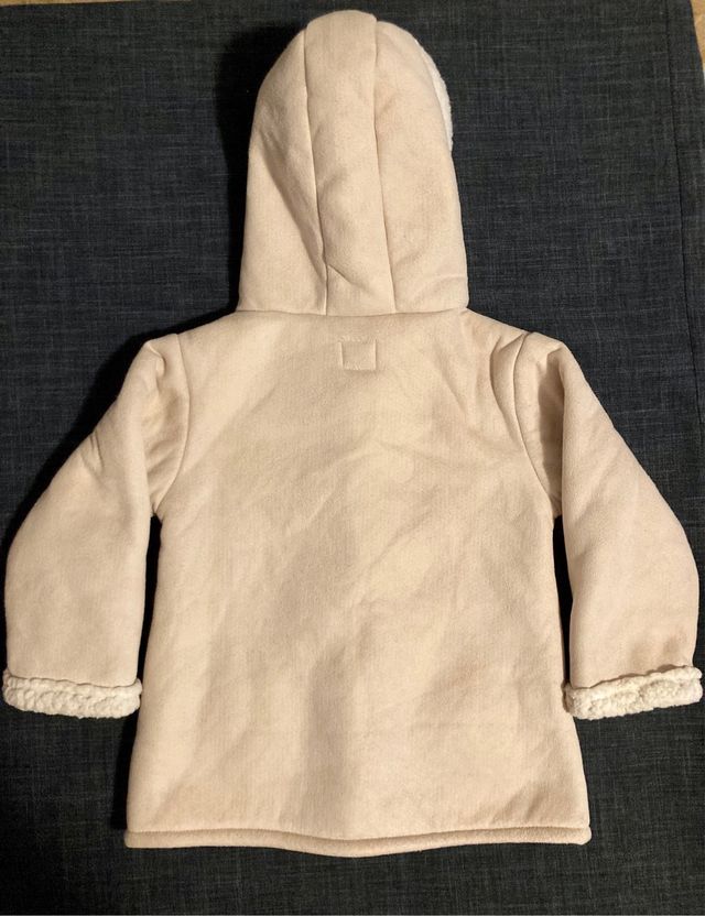 Abrigo niña Sfera ante y corderito interior.