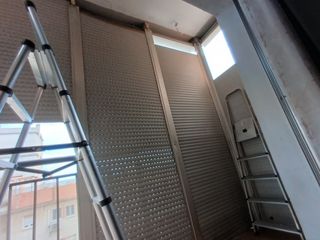 Persianas, mosquiteras y multiservicios.