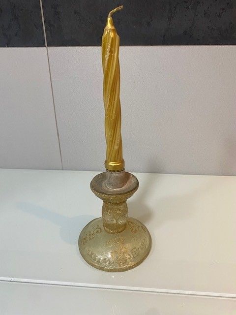 Candelabro de cristal fino con decoracion dorada