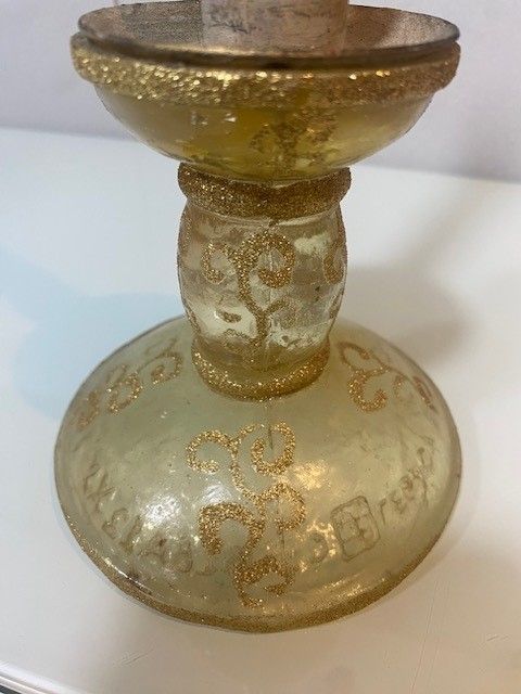 Candelabro de cristal fino con decoracion dorada