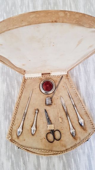 Set da cucito antico