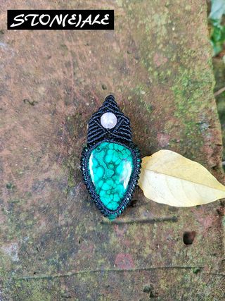 Collana con ciondolo in macrame con malachite