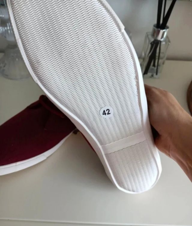 Nuove scarpe in camoscio granato n. 42