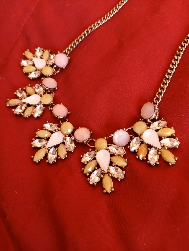 Collana di bigiotteria in ottime 