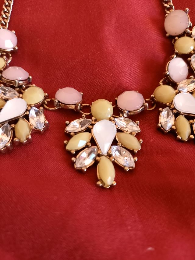 Collana di bigiotteria in ottime 