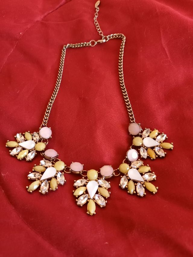 Collana di bigiotteria in ottime 