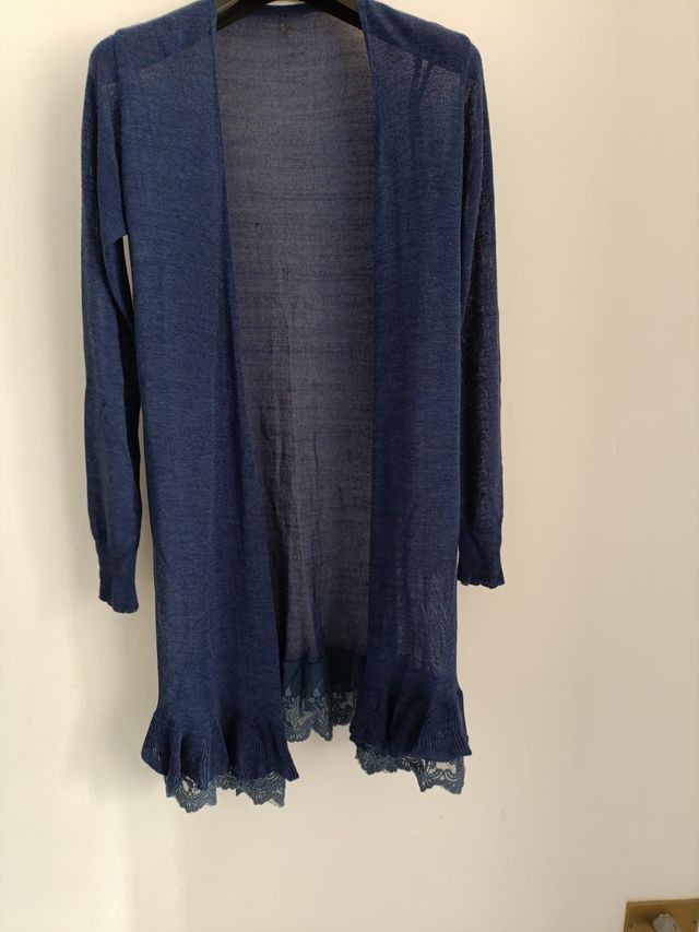 Cardigan leggero con rifinitura in merletto.