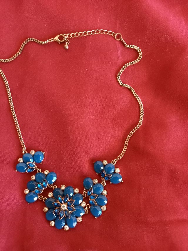 Collana con pietre verde petrolio 