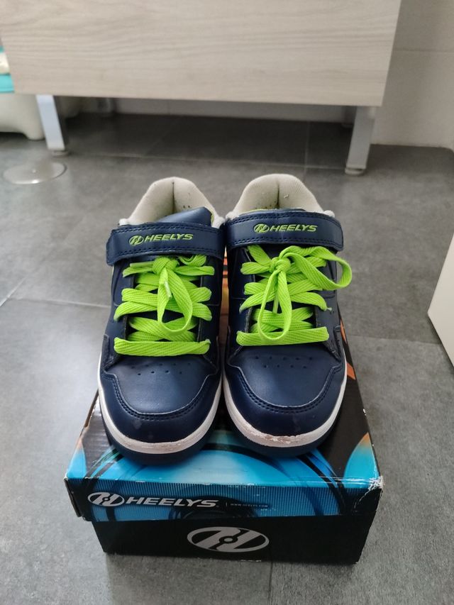 Zapatillas Heelys con ruedas. Talla 35