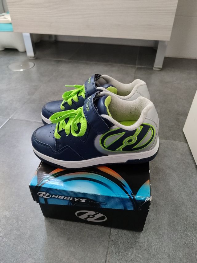 Zapatillas Heelys con ruedas. Talla 35