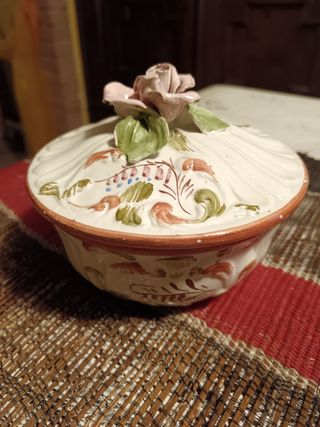 Ciotola con coperchio porcellana