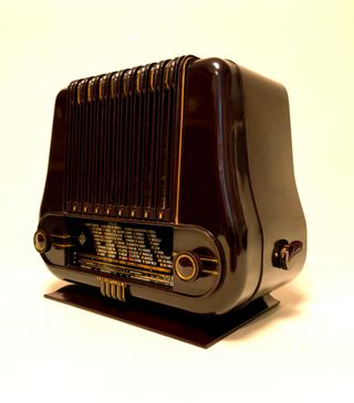 Radio antigua TELEFUNKEN BAHIA