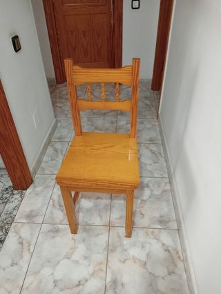 Mesa de cocina con sillas