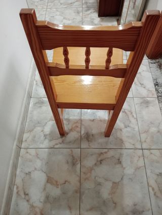 Mesa de cocina con sillas