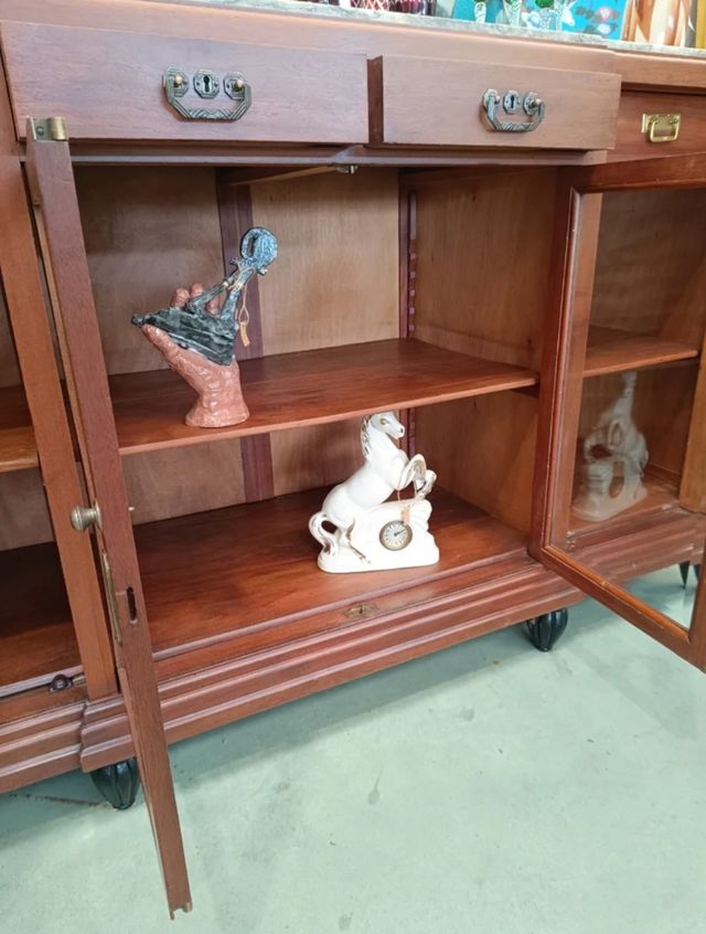 Mueble aparador de caoba