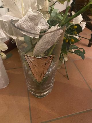 Vaso in cristallo con motivo in argento