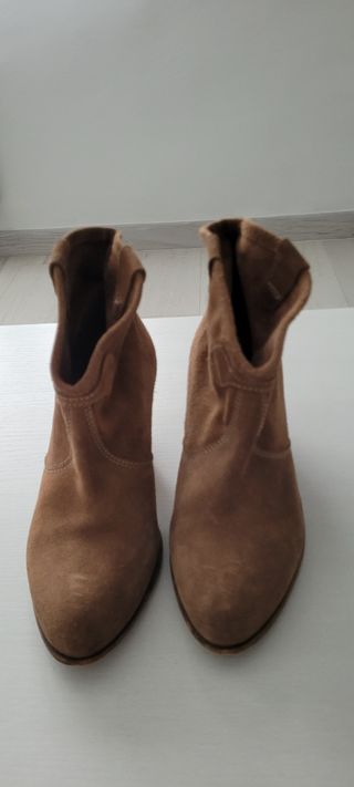 Camperas de piel Pull&Bear, talla 40.