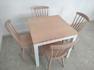 Mesa y 4 sillas
