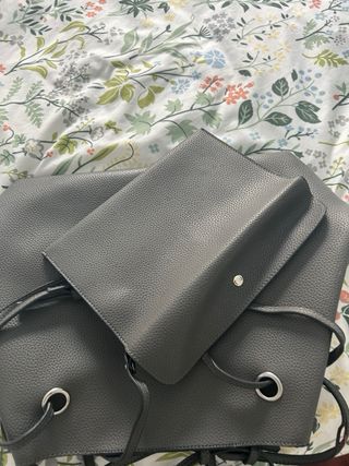 Bolso de cuero gris