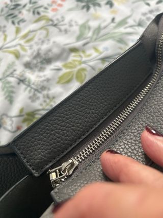 Bolso de cuero gris