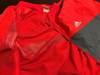 Chaque de chandal rojo adidas talla M