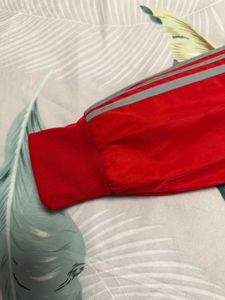 Chaque de chandal rojo adidas talla M