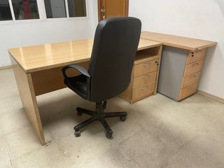 Mesa de madera para oficina