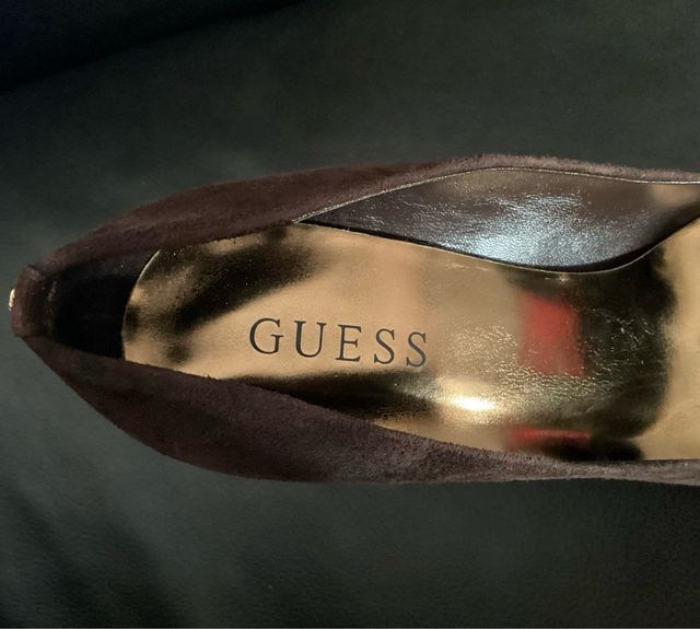 Tacones de piel Guess 38,5