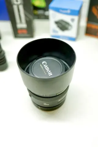 Lente Canon 50mm f1.4 + para-sol