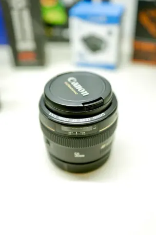 Lente Canon 50mm f1.4 + para-sol