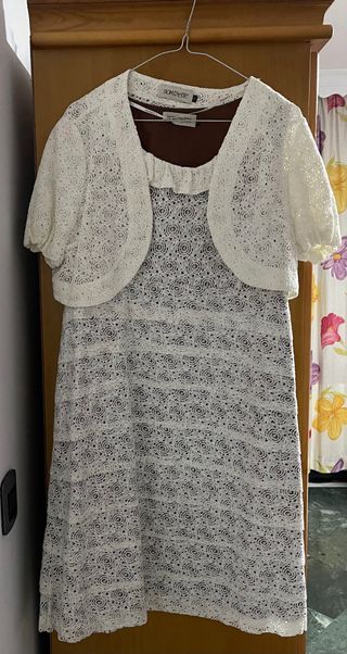 Vestido de Guipur Blanco con Chaqueta Torera.