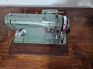 Maquina coser Refrey