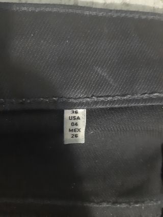 Pantalón vaquero efecto piel