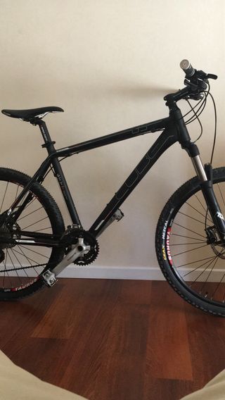 Bicicleta de montaña CUBE