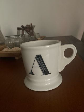 Taza Anthropologie Monogram 