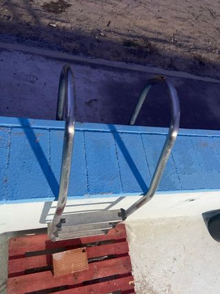 Escalera piscina