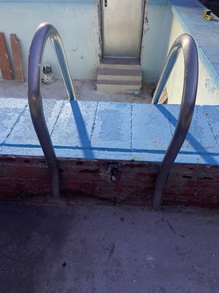 Escalera piscina