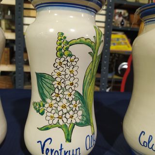 TRES ALBARELOS DE FARMACIA