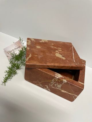 Caja de almacenaje mármol rojo