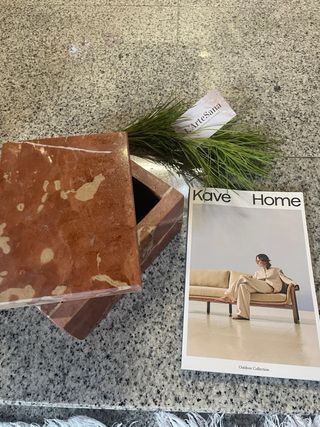 Caja de almacenaje mármol rojo